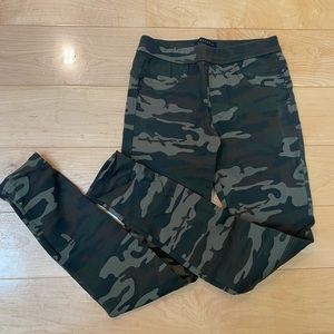 Camo print Sanctuary pants / leggings. Size XS. New without tags. Never worn.